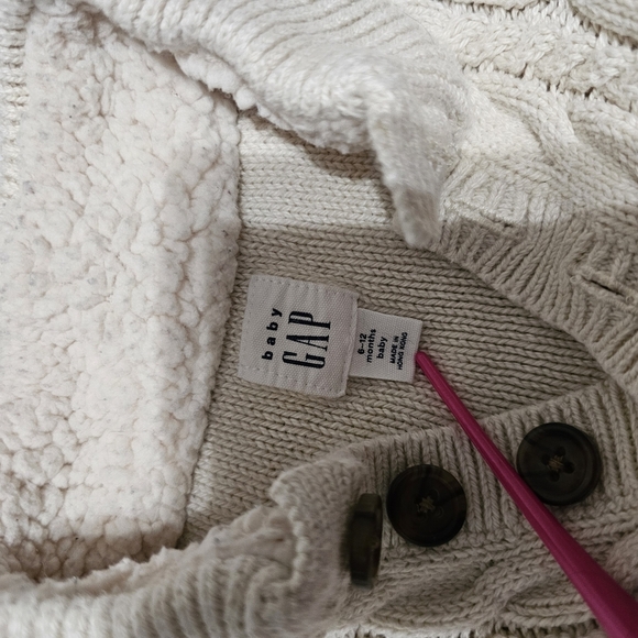 Gap French vanilla cable knit one piece 9-12 months euc - Picture 3 of 6